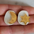 Detail of gold-plated crescent moon and star earrings with white resin and gold glitter - Yellow Moon Star Style