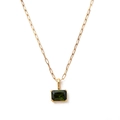 Collana a catena a graffetta dorata con ciondolo in gemma verde smeraldo rettangolare - Giugno - Viola Alessandrite