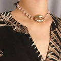 Collana choker bohémien con pietre di quarzo rosa e ciondolo conchiglia dorata - Ciondolo a Conchiglia (2376) / Rosa