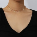 Elegante gargantilla de mariposa dorada con diamantes de imitación en modelo - Estilo Mariposa Corazón Estrás (3072) / Dorado