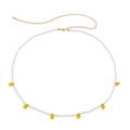 Weiße Perlen-Bauchkette mit gelben Blumenanhängern und goldenem Karabinerverschluss - Gelb