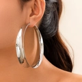 Überdimensionale Creolen aus poliertem Silber im minimalistischen Stil für Damen - Silber
