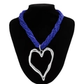 Collana multistrato di perline blu navy con un grande ciondolo a cuore in metallo argento - Blu (Ciondolo Cuore Argento)