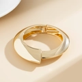 Poliertes goldener breiter geometrischer Armreif mit minimalistischem Spiegeleffekt - Goldener Armreif (2393)