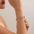 Bracelet élégant en chaîne argentée avec perles de riz blanches minimalistes pour femmes - Bracelet / Style Argent (2400)