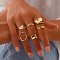 Set di 7 anelli dorati stile lava irregolare con design geometrici minimalisti ed eleganti - Combinazione Di Anello (5148) / Oro chiaro