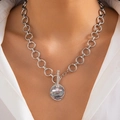 Collana a catena d'argento con ciondolo rotondo martellato e chiusura a levetta OT - Collana Martellata Tonda - Argento