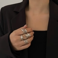 Lot de quatre bagues argentées style industriel aux textures de métal liquide - Style Spirale Double Boule Fluide / Argent
