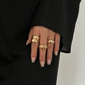 Ensemble de trois bagues plaquées or avec corde torsadée et larges bandes texturées - Style Tourbillon de Corde Torsadée / Or clair