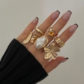 Barokke parel en bloemen gouden ringenset met kleurrijke edelstenen op een model hand - Vintage artistieke 6-delige set(5539) / Lichtgoud