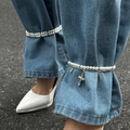 Fußkette mit Kunstperlen und Kreuzanhänger als stylisches Accessoire an einer Jeanshose - Perlenkette Set (6479)