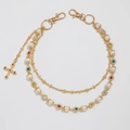 Detail van meerlagige gouden broekketting met parels en kleurrijke strass kruis hanger - Goud (Kruishanger 1728K1)
