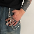 Détail d'une chaîne de pantalon multicouche avec perles, strass et pendentif croix - Style Fleurs Colorées (1755) / Argent