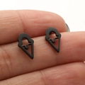 Unique black heart ice cream cone stud earrings in stainless steel on fingertip - Ice Cream Style (681) / Black