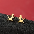 Minimalistische goudkleurige roestvrijstalen hagedis oorknopjes met spiegelende afwerking - Hagedis Vorm (746) / Goud