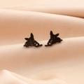 Pendientes de perro en acero inoxidable negro pulido sobre fondo de seda elegante - Estilo Bulldog (783) / Negro