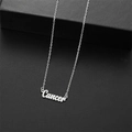 Collar con colgante del signo Cáncer en plata con elegante letra cursiva y cadena fina - Cáncer / Plateado