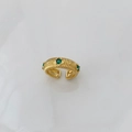 Anello aperto dorato vintage spazzolato con tre pietre preziose verdi incastonate - Anello Oro Zirconia Verde