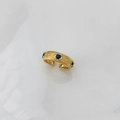 Anello aperto vintage placcato oro con texture spazzolata e tre gemme blu scuro - Anello Oro Zirconia Blu