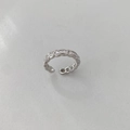 Anello regolabile in argento con elementi a catena e pietre di zirconi quadrati incastonati - Base Argento con Zirconi Trasparenti / Anello aperto regolabile