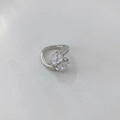 Anello bypass argento con zirconi a pera e pietre baguette incastonate a canale - Anello / Tono Argento Zirconia Bianca