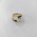 Anello placcato oro con pietre baguette blu e due zirconi bianchi a forma di pera - Anello / Tono Oro Zirconia Blu