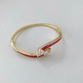Bracelet doré avec pierres baguette rouges et accents de zircone en forme de cœur - Bracelet jonc / Ton Or Zirconium Rose Rouge