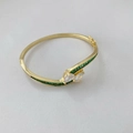 Bracelet jonc doré élégant avec pierres vert émeraude et détails en zircone poire - Bracelet jonc / Ton Or Zirconium Vert