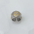 Bague ouverte bicolore texturée avec pierre rectangulaire et motif fleuri évidé - Bague Blanc-Zircone Blanche