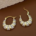 Boucles d'oreilles géométriques plaquées or en forme de C avec zircons et texture - Style de Texture Horizontale en Forme de Croissant (Or 1)