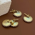 Boucles d'oreilles éventail géométriques avec texture verte et zircons plaqués or - Style de Texture Rayonnante en Forme d'Éventail (Or 5)