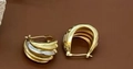 Detail of layered brass earrings with gold and silver two-tone curved leaf design - Multi-layer Curved Leaf Two-tone Style (Double Color 3)