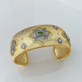 Bracciale rigido dorato stile italiano con trama spazzolata e zircone verde rettangolo - Bracciale (Oro-Zirconia Verde)