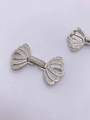 Dettaglio di accessori a forma di fiocco argento con zirconi scintillanti e base in metallo - 07-Stile Farfalla/Ventaglio / Platino