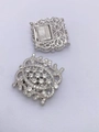Silberner Blumenverschluss mit Mikro-Zirkon-Besatz und Vintage-Hohlmuster für Schmuck - Silber Vintage Hohl Geschnitzter Stil