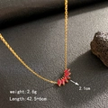 Collier en acier titane doré avec pierres de zircon rouges en forme d'éventail - Or - Zircon Rouge