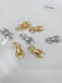 Detailaufnahme von käferförmigen Schmuckanhängern in Gold und Silber Metalloptik - Skarabäus Stil A / Silberton (Nur Anhänger)