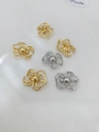 Détail de pendentifs araignées or et argent pour la création de bijoux DIY et accessoires - Style Insecte À Longues Pattes