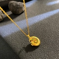 Vintage Goldene Medaillon-Halskette mit rot-grünem Schneckenhaus-Muster Anhänger - Rote Und Grüne Schnecke Ovaler Stil