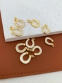 Detail of horseshoe charms with gold plating and white mother of pearl inlay for DIY jewelry - Horseshoe Style (5840107383771) / Pendant 04 - Gold