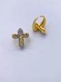 Anillo de cruz ajustable con microcircones y acentos rojos en acabado dorado y plateado - Abierto Ajustable / Estilo de Crucifijo Jesús Bicolor (Ring C) / Bicolor Oro y Plata