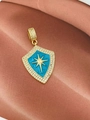 Makro-Detail des vergoldeten Schildanhängers mit blauem Emaille und Zirkon-Stern - Nur Anhänger (Ohne Kette) / Himmelblau