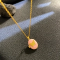 Rosafarbene Medaillon-Halskette mit goldenem Schmetterling und feiner Gliederkette - Rosa Basis Schmetterling Ovaler Stil