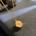Vintage Goldmedaillon-Halskette mit rosa Emaille-Engel-Anhänger und Zirkonia - Rosa Basis Kleiner Engel Stil