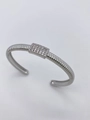 Silbernes Armreif-Design mit spiralförmigen Rillen und Zirkonia-Pavee-Besatz - Armreif-Silber