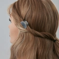 Détail d'une pince à cheveux grise pailletée motif toile d'araignée sur cheveux - Design de Toile d'Araignée (0677)