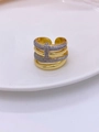 Nahaufnahme des mehrlagigen Rings mit 18k Goldbeschichtung und funkelnden Zirkoniasteinen - Einstellbar Offen / Mehrschichtiger Gestapelter Stil (Ring 01) / Gold und Silber Zweifarbig