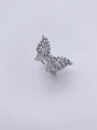 Detalle de anillo de mariposa con circonitas cúbicas de talla marquesa y redonda - Estilo 1 - Plateado