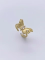 Vista detallada del sello S925 y la textura martillada del anillo de mariposa dorado - Estilo 3 - Dorado (Grabado S925)