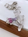 Elegante broche de pez dorado con piedras de circón púrpura y rosa en plata - Plateado Circona Multicolor